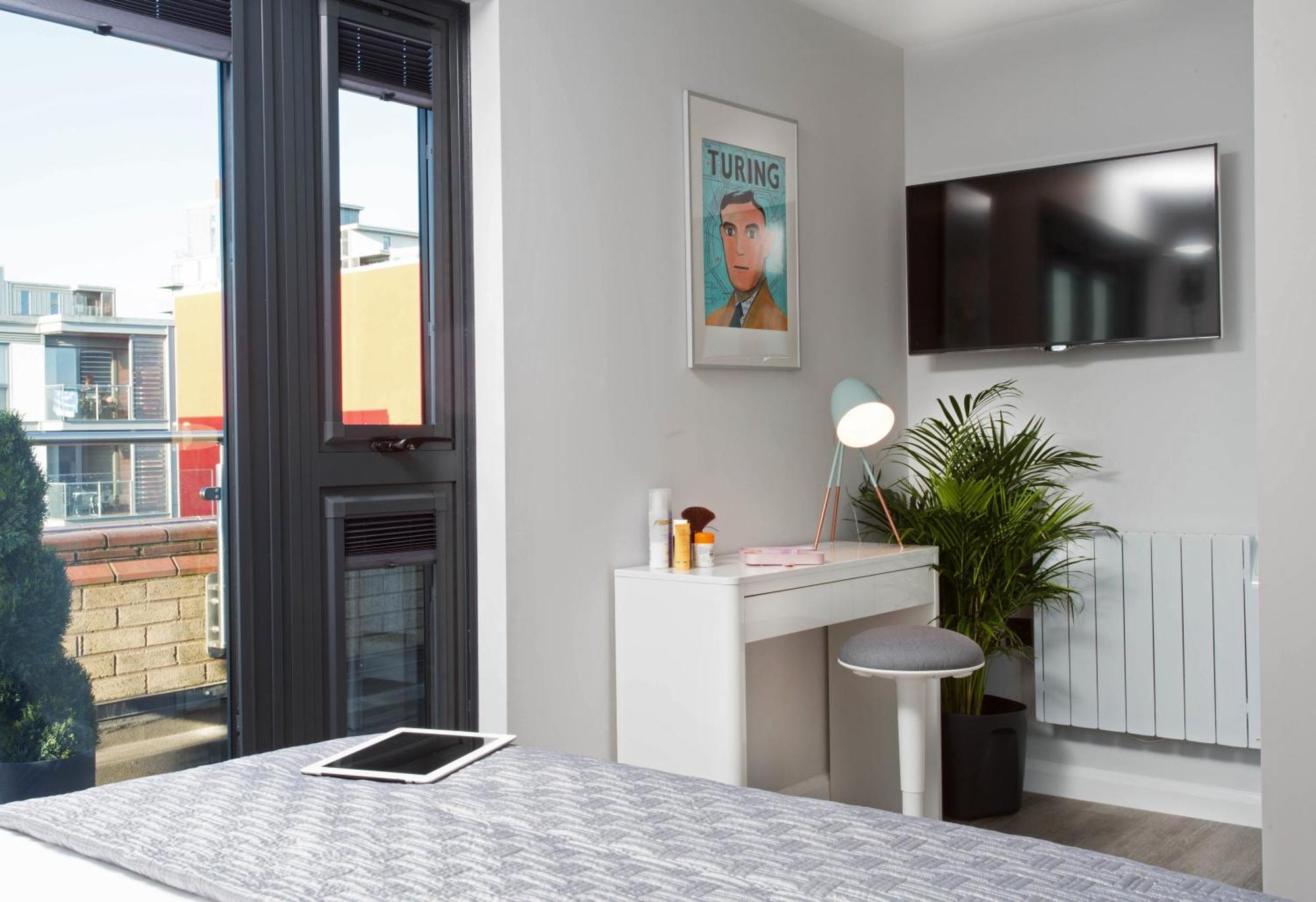 Cotels At 7Zero1 Serviced Apartments - Modern Apartments, Superfast Broadband, Free Parking, Centrally Located 米尔顿凯恩斯 外观 照片