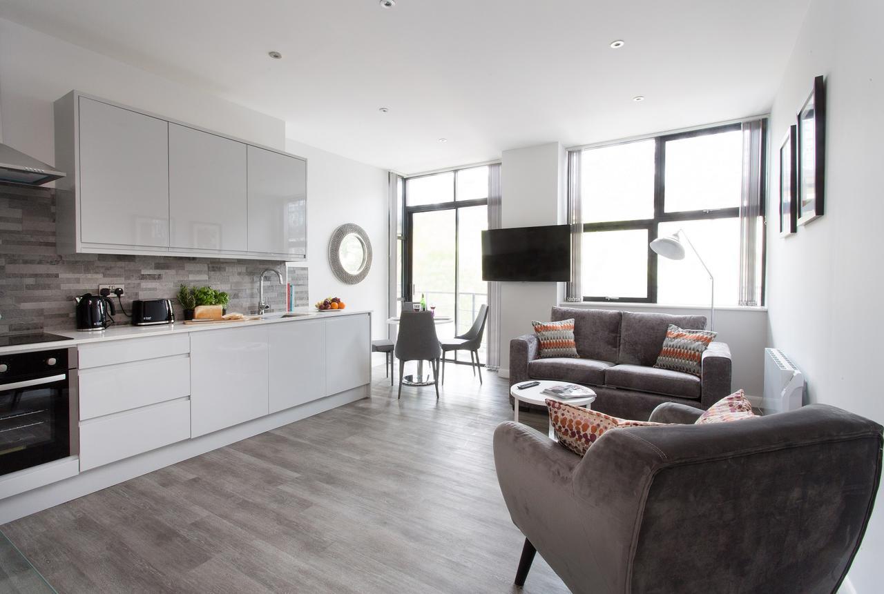 Cotels At 7Zero1 Serviced Apartments - Modern Apartments, Superfast Broadband, Free Parking, Centrally Located 米尔顿凯恩斯 外观 照片