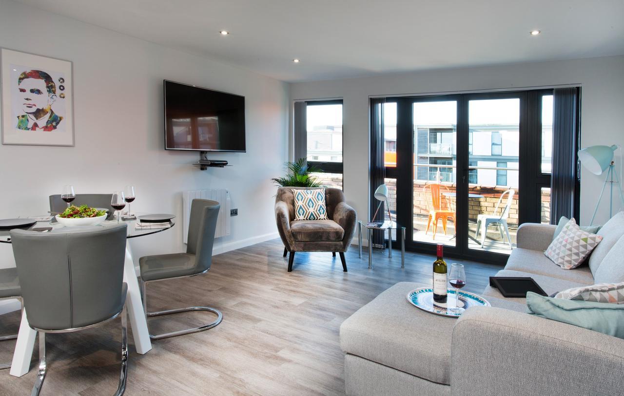 Cotels At 7Zero1 Serviced Apartments - Modern Apartments, Superfast Broadband, Free Parking, Centrally Located 米尔顿凯恩斯 外观 照片